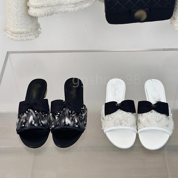 Chanlnl Nouveau style Bow Crystal Sequin Slippers coin Fashion Fashion Diamond Backle Sandales Fashion Summer Black and White Slippers with Box