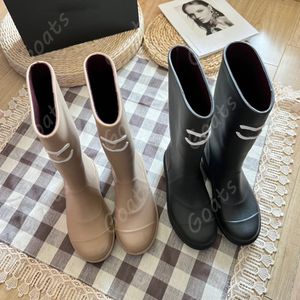 Channe Nouvelles bottes à talons bas pour femmes Designer de luxe Lettres imbriquées classiques Doublées bordeaux Botte au genou noire Semelles épaisses Martin C Bottes de pluie antidérapantes pour femmes