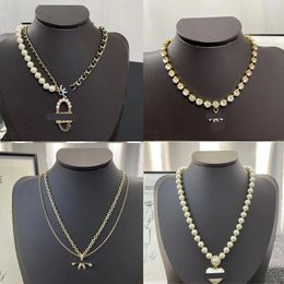 Collares con colgante de doble letra estilo Canal 18, collar de suéter con diamantes de imitación de perlas Crysatl chapado en oro de 18 quilates para mujer, joyería para fiesta de boda, accesorios de moda