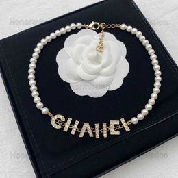 Chaîne marque pendentif colliers femmes concepteur imprimé bijoux mode rue classique dames collier cadeaux de vacances 0803