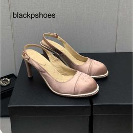 Channel CF Femmes Chanells Interlocaliser Double dames Sandales Sandales Sandales vintage Broiderie Pumps Slingback Round Cap Toe Toe Stiletto Branded High Heels Party Moying Robe