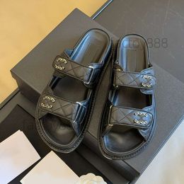 Sandalias de diseñador de canal Mujeres famosas Diapositivas Sandale Zapatilla plana Sliders Zapatos Chanclas inferiores Verano Casual Sandalia de playa Cuero real Tamaños de calidad superior 35-42