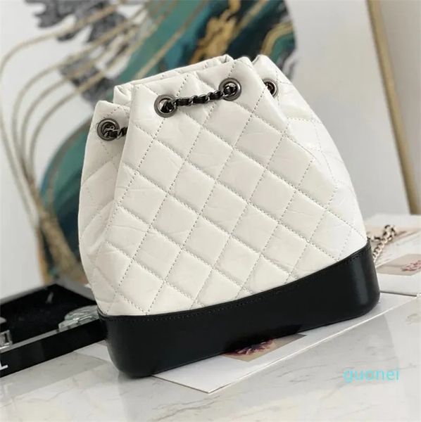 Channel Gabrielle Diseñador Mochila Bolsas Wandering Schoolbag Clásico Original Capa superior Cuero de vaca Hobo Moda Mujer 23 cm Oro / Plata Hardware Bolso