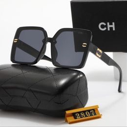 Channel Men Classic Brand Retro Women Sunglasses Bands Luxe Designer Eyewear Metal Frame Designers Ultieme klassen Sydney Donkey Sun Glazen Vrouw