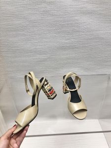 Canal de la nouvelle créatrice de haut niveau Chanelity Chanei Series de luxe en sept couleurs série de femmes simples sandales à talons courts à talons courts à talons courts