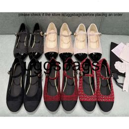 Chaussures de canal Top Quality Rhinestone Camellia Buckle Robe Chaussures Femmes Patent Tweed Patent Toe Sandals Patchwork Summer Loisking Shoe Designers Fashion Mary Jane Leath