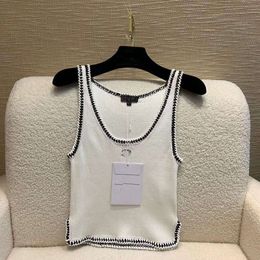 Channel Waistcoat Designer Top Quality C Luxury Fashion Camis Printemps / été Little Style Fragrant Black White Tristhed Underly Slim Slim V-Neck