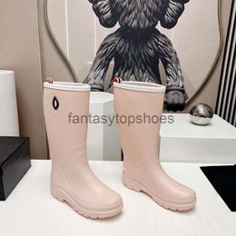 Channeles Chan Sandals Branded Dames Rainboots Long Mid Tube 32cm El Rain Boots 23SS Solid Color Interlocking Printing Trendy Womens Summer Shoes Boot