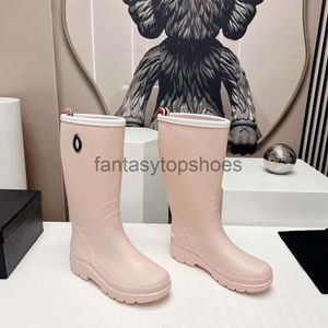 Channe Chan Sandals Marque Boots de pluie pour femmes Long Mid Tube 32cm El Rain Boots 23SS Couleur solide Imprimée Impression de chaussures d'été Trendy Womens Boot