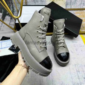 Chaustes First Designer Chaussures 2023 Nouvelles bottes de couches Cowhide High Top Chaussures liées à la tête ronde épaisse semelle Casual Fashion Chaussures Tide Martin Boots Station européenne 17A9