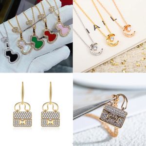 ChannelJewelry Designer Top Quality Quality Sailormoon Pendant Colliers pour femmes S925 STERLING Silver Luxury 18K Anneaux d'or Classic Fashion Earge de mariage Gift