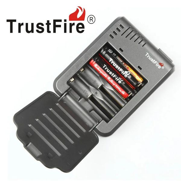 Chargeurs 100% authentique Trustfire TR003 chargeur de batterie à 4 emplacements pour 18650 16450 14500 18350 piles rechargeables VS Nitecore I8 DHL gratuit S