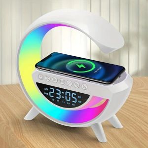 Laders 15W Big Size Wireless Charger Pad Stand Luidspreker TF RGB Night Light Clock snellaadstation voor iPhone 15 14 Samsung Xiaomi