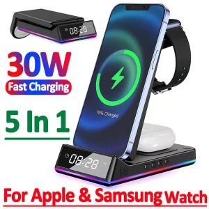 Chargers 5 dans 1 30W Pliable de chargeur de fil de fil Stand RVB Dock Dock LED Clock Fast Charging Station pour iPhone Samsung Galaxy Watch 5/4 S22 S21
