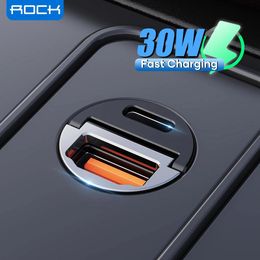 Зарядные устройства Rock 30 Вт USB Type C Автомобильное зарядное устройство для Iphone 14 Pro Max Qc3.0 Pd3.0 Мини-металлический двойной USB-адаптер для быстрой зарядки для Xiaomi Samsung