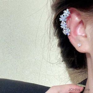 Charme 1pcs Zircon Star Flower Clip Oreads For Women Girl Fashion Fashion Simple Crystal sans perçage