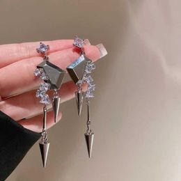 Charm 2022 Franse retro kegel Tassel oorbellen voor vrouwen glanzende zirkoon drop oorr earring geometrische onregelmatige metalen boucle oreille fijne sieraden G230225