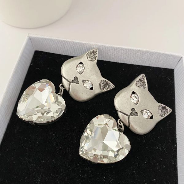 Charme 2022ar bijoux de mode européenne et américaine Sier Metal Cat Heart Diamond Diamond Pendant Boucles pour femmes pour cadeau d'anniversaire