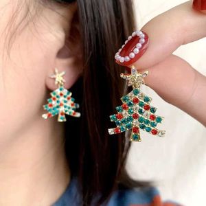 Charme 2023 Nouveaux boucles d'oreilles d'arbre de Noël étincelantes pour femmes exquises multicolores Zircon Boucles d'oreilles bijoux de vacances Girlfought Girldme Y240423