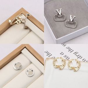 Charme 23SS 20Style Lettre de créateurs de marque mixte Stud Hoop 18K Gold 925 Silver Women Crystal Pearl Earring Jewerlry Y240429