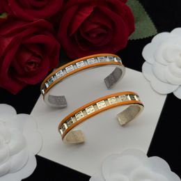 Charm Bangle Designer Bracelet High-End Men Women Luxury Brand C-Letter Opening Bangle Exquise Wedding Lovers Gift Bangles