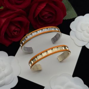 Pulsera de diseñador de bangle de Charm Menores de alta gama Mujeres de lujo C-letra Apertura de brazalete Exquisito amantes de la boda de los regalos