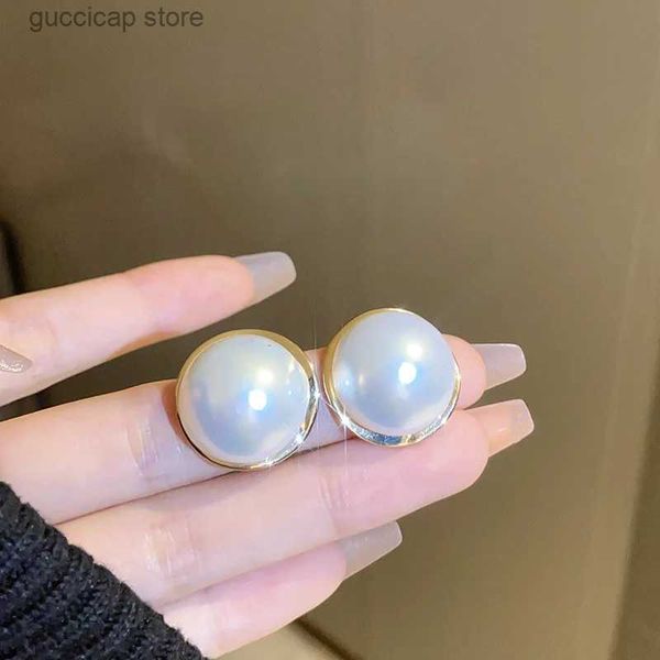 Encanto Pendientes de perlas simuladas grandes Temperamento Pendientes de declaración blancos simples para mujeres Pendientes de color sólido Regalo de joyería Y240328