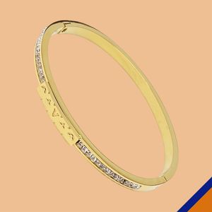 Chaîne de bracelet Bracelet Designer V Luxury Hand Jewelry Bijoux 14k Gold Row Drill Titanium Steel Classic Brass Nouvelle mode Fode Féche pour femmes de haute qualité Livraison gratuite