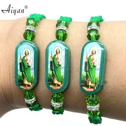 Charm armbanden 12 stuks religieuze St Jude's groene rechthoekige houtsnippers en 6 mm platte kristallen armband kan worden gegeven als een geschenk voor gebed 230731