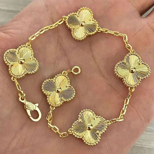 Pulseras con dijes Chapado en oro de 18 quilates Pulsera con dijes de moda clásica Trébol de cuatro hojas Joyería de diseño Pulseras elegantes de nácar para mujeres y hombres Alto 3YY5