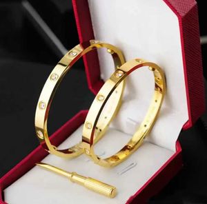 Bracelets à breloques 2023 carti bijoux amour bracelet designer manchette en or Vis Carti Tournevis bracelets Titanium Steel belcher Silver 4CZ pour Womens Mens avec boîte 55ess