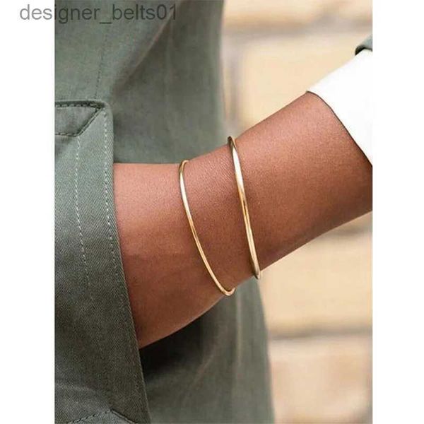 Pulseras con dijes 2023 New Tren Gold Color Acero inoxidable Plain Slip Cuff Brazalete Brazalete para mujeres Jóvenes Chicas Chic Pulseras apilables GiftL231214