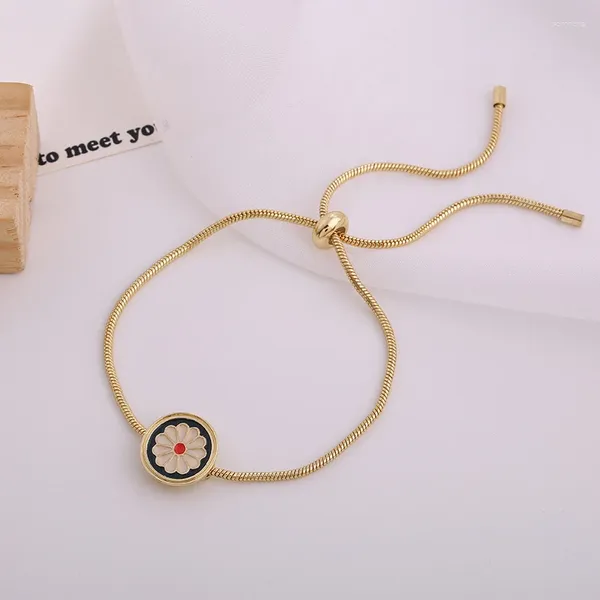 Bracelets de charme 2024 coréen Vintage Vintage simple Gold Ematel Daisy Flower Pendant Chain de corde ajusté pour femmes bijoux de fête