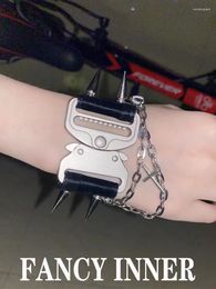 Bracelets de charme 2024 Bracelet Punk Spine Cross Cross Rivet Bracband bracele en cuir unisexe bracele pour femmes