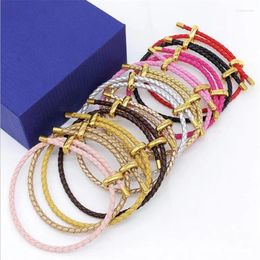 Bracelets de charme 27cm Cordon en cuir Corde rouge Bracelet en acier inoxydable Boucle réglable Fil pour femmes Homme Couple Bijoux Tendance Produits