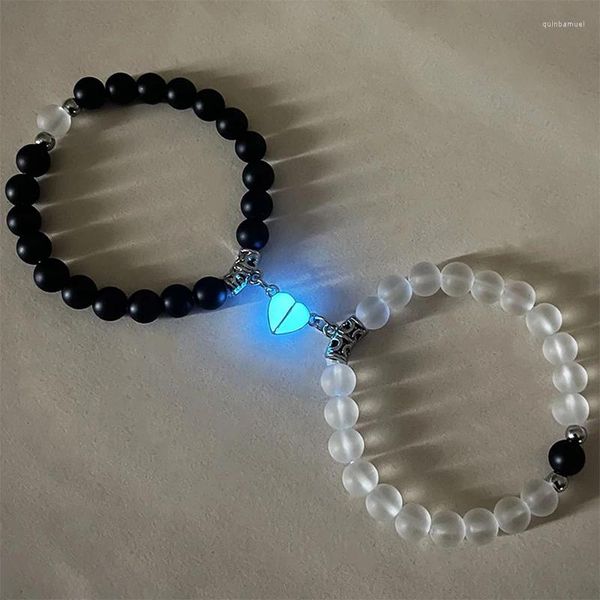 Bracelets Charm 2 piezas de 8 mm Black White Beade Boade Set Luminou Magnetic Heart Glow in the Dark Pareja para amantes Mujeres Regalo