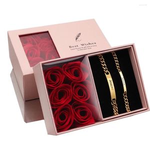 Bedelarmbanden 2 stks/set Aangepaste naam Verjaardag Paararmband Titanium Staal 18K goud Beplating Hoge kwaliteit sieraden Cadeau voor mannen en vrouwen