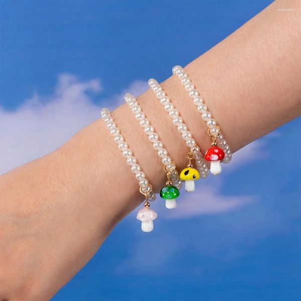 Pulseras de encanto 4 piezas/set lindo brazalete con cuentas de perla acrílico para mujeres para mujeres mixtas pequeños hongos ajustables tendencia de moda delicada