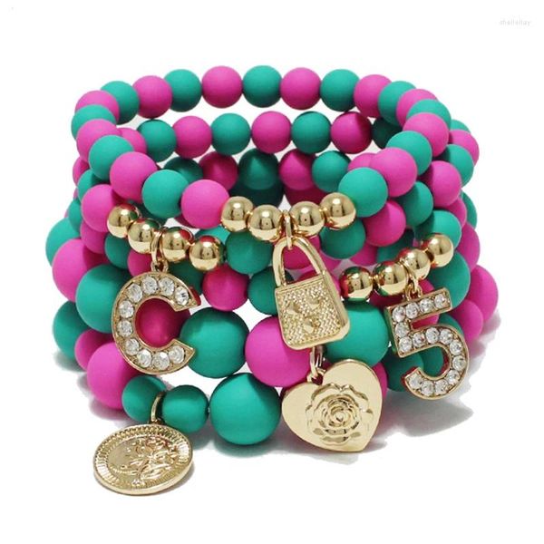 Bracelets de charme 5pcs / ensemble multi-couche acrylique perlé extensible pour les femmes fête bohême lettres bracelet pendentif bijoux à la main cadeau