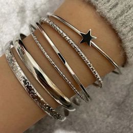 Bedelarmbanden 6-delige set Sterarmbanden voor dames Eenvoudige meerlaagse geometrische opening Bangle Manchetarmband Punk Sieraden Set Accessoires 231025