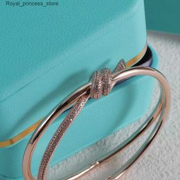 Bracelets de charme Marque de luxe Noeud Designer Bracelet Double Ligne Corde Femmes Minorité 18K Or Argent Brillant Cristal Bling Diamant Pierre Bracelets S Bijoux Q240321