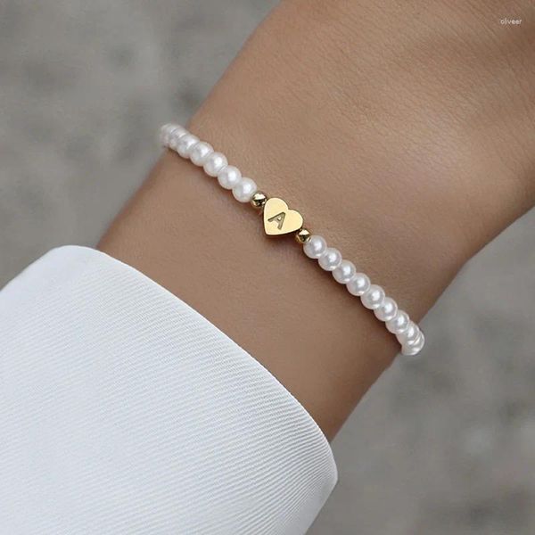 Bracelets de charme Classic A-Z Heart Initial Letter Bracelet Femmes Tempérament Imitation Perle de perle pour cadeau de bijoux