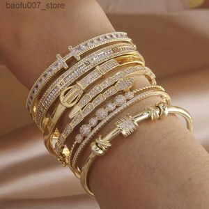 Bracelets porte-bonheur classique de luxe brillant Zircon lettre charme femmes marque de mode bijoux cadeaux de fête de mariage bijoux Q240330