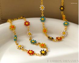 Braceletas Charmelas de oro reales chapadas en cobre Pequeño pulsera de flores de margaritas frescas Collar Ins Viento Diseño de contraste