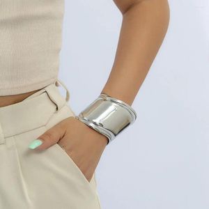 Bedelarmbanden decoratie overdreven armband paar armbanden minderheid design dames manchet brede armbandgolf asymmetrie