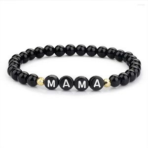 Pulseras con dijes Diseño Letra inicial MAMA MOM Brazaletes con cuentas negras para mujeres 2023 Regalos para el día de la madre Joyería familiar de moda