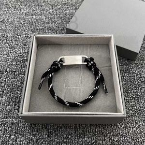 Bedelarmbanden Designer Double B Nieuw modieus en gepersonaliseerd metalen merk Hiphop gebreide koppelarmband en koordgeweven armband LFWM