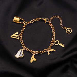 Bracelets de charme Bracelet de bijoux de créateur Chaînes de placage en or 18 carats Chaîne de main Lettre de marque pour hommes et femmes amoureux de la mode Bijoux en acier inoxydable Accessoire cadeau