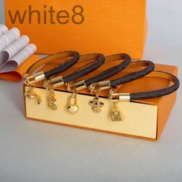 Charm Bracelets DesignerFasion joyería clásica diseñador pulsera plana marrón marca carm leater metal lock para hombres y mujeres amantes regalo Q4RK