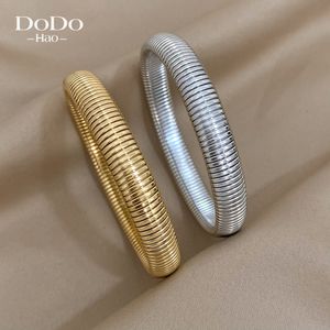 Bracelets de charme Dodohao Chunky épais chaîne élastique en acier inoxydable bracelet pour femmes déclaration couleur or empilé manchette bijoux 230821